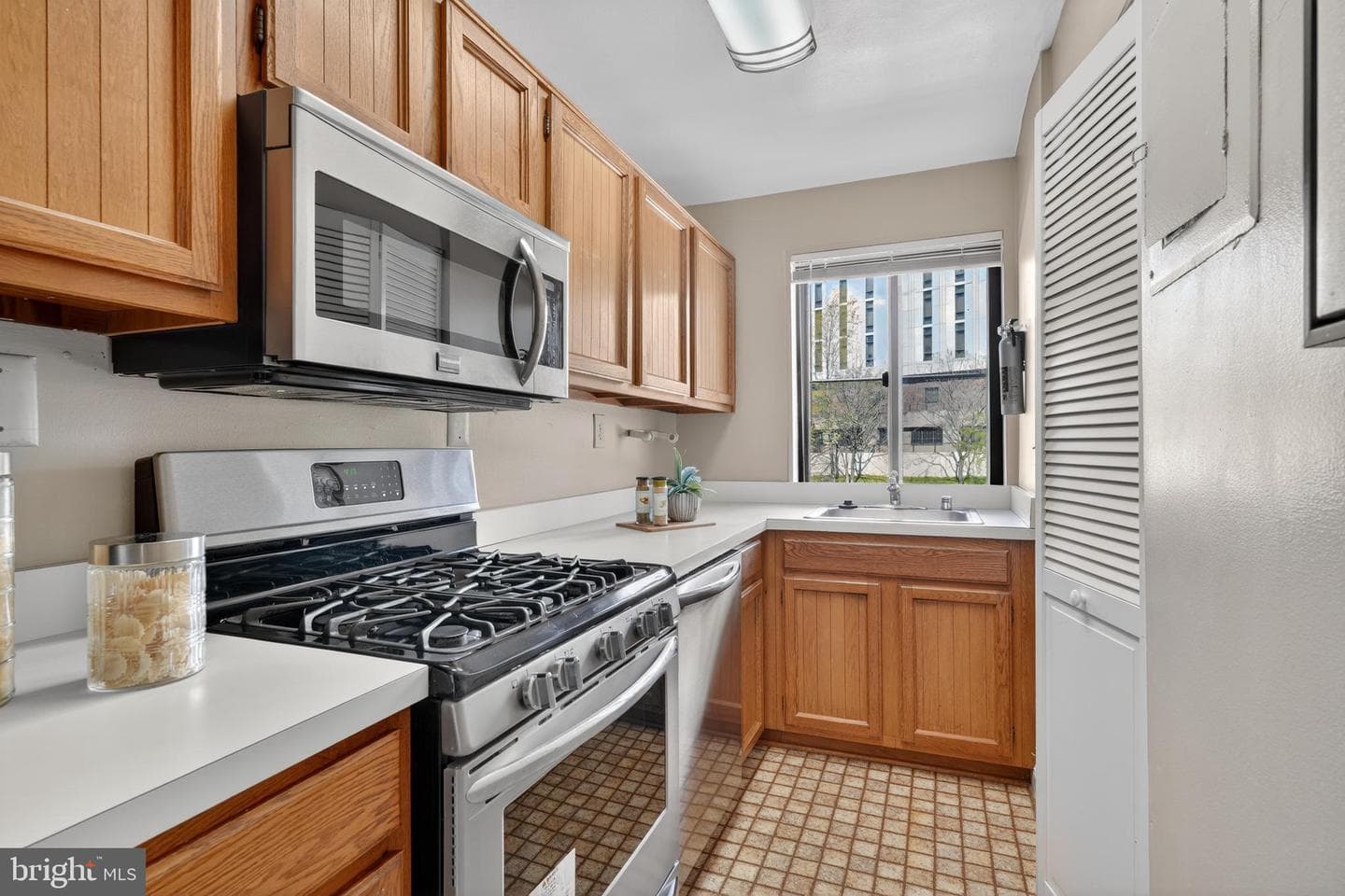2600 Tunlaw Road NW #6 photo 12