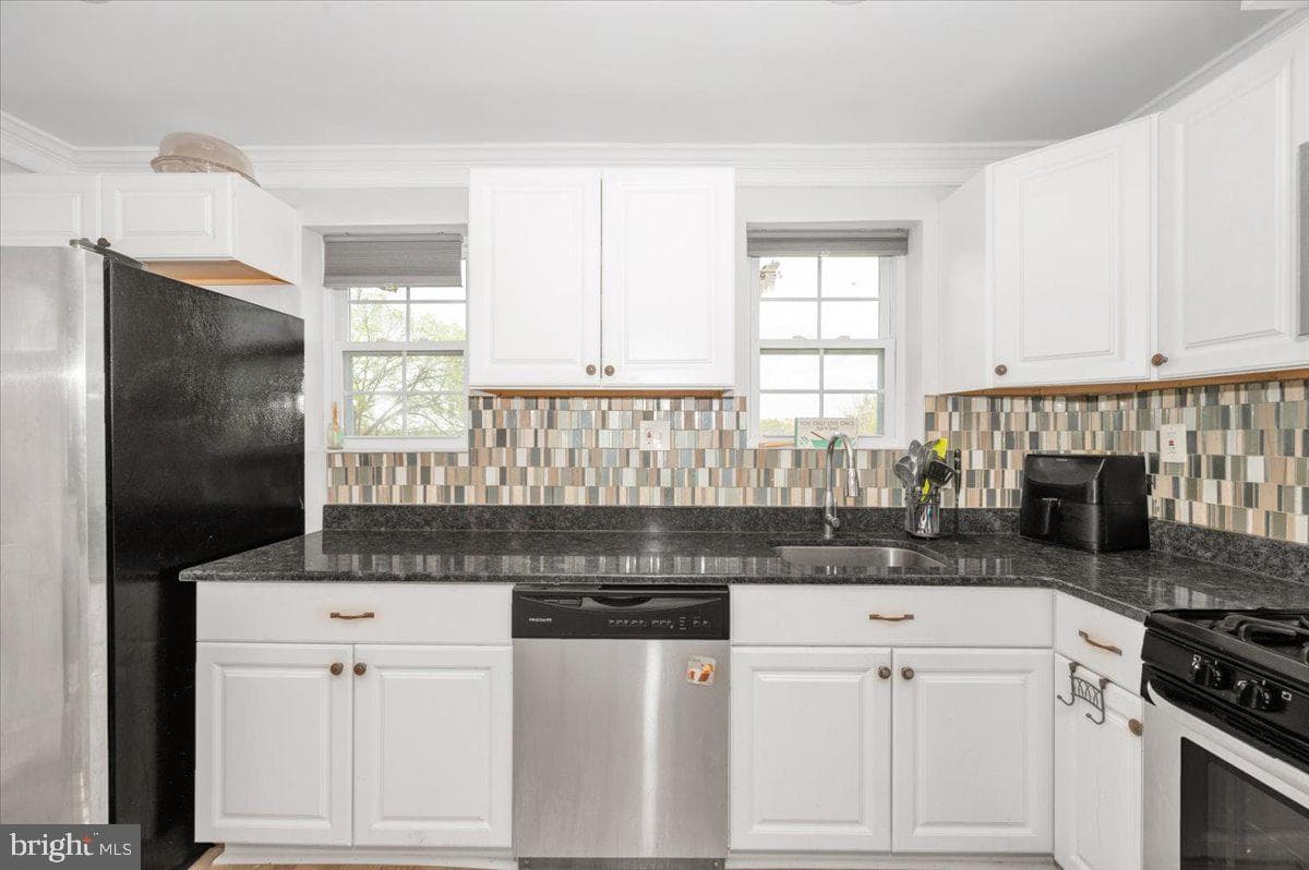 5124 Just Street NE photo 8