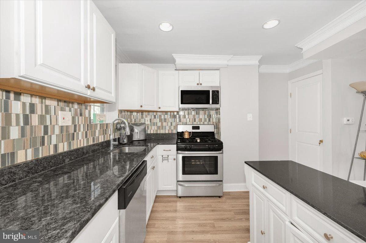 5124 Just Street NE photo 9
