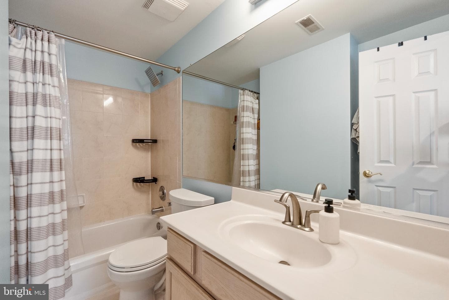 1935 Belmont Road NW #1121 photo 16
