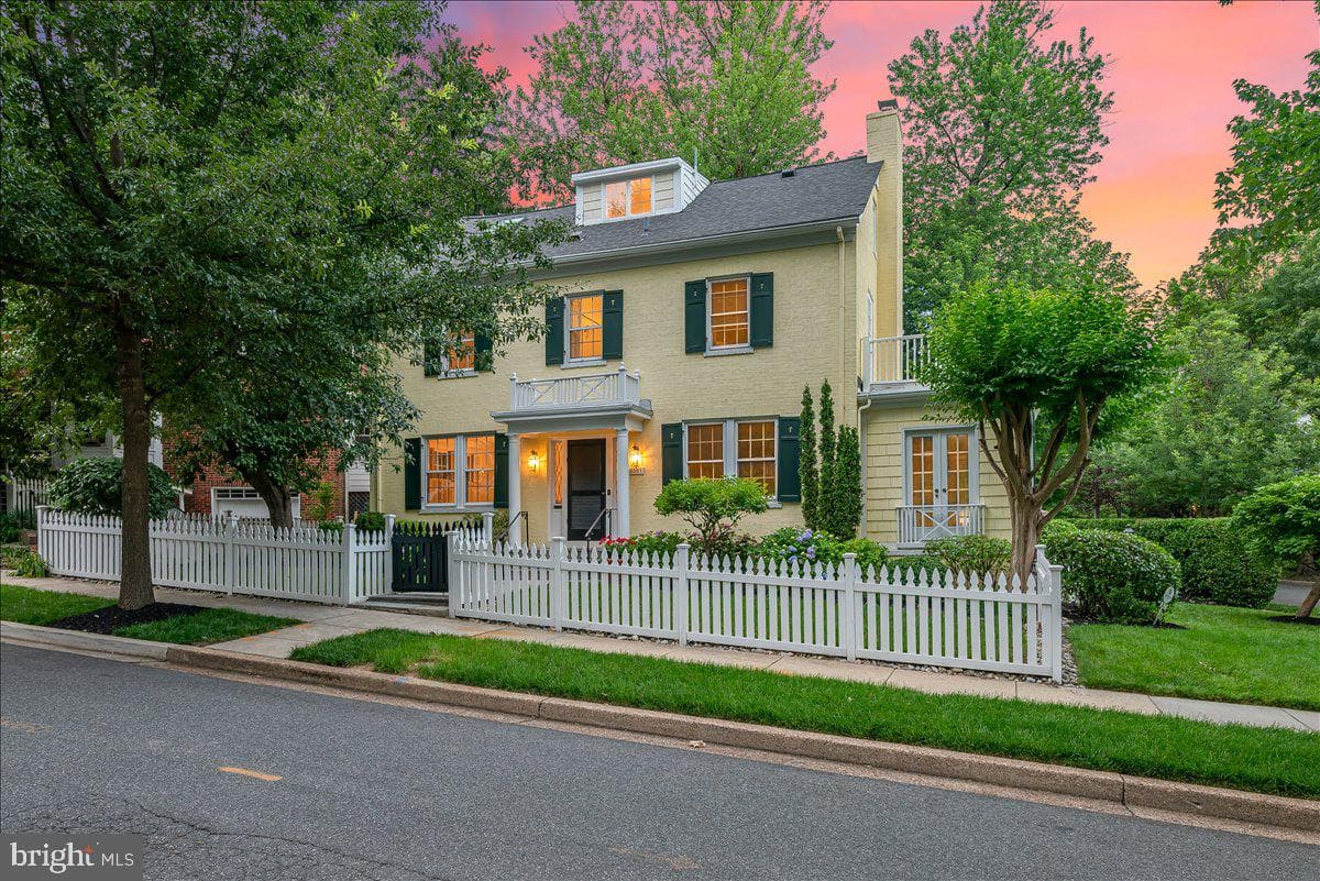 3001 Mckinley Street NW, Washington