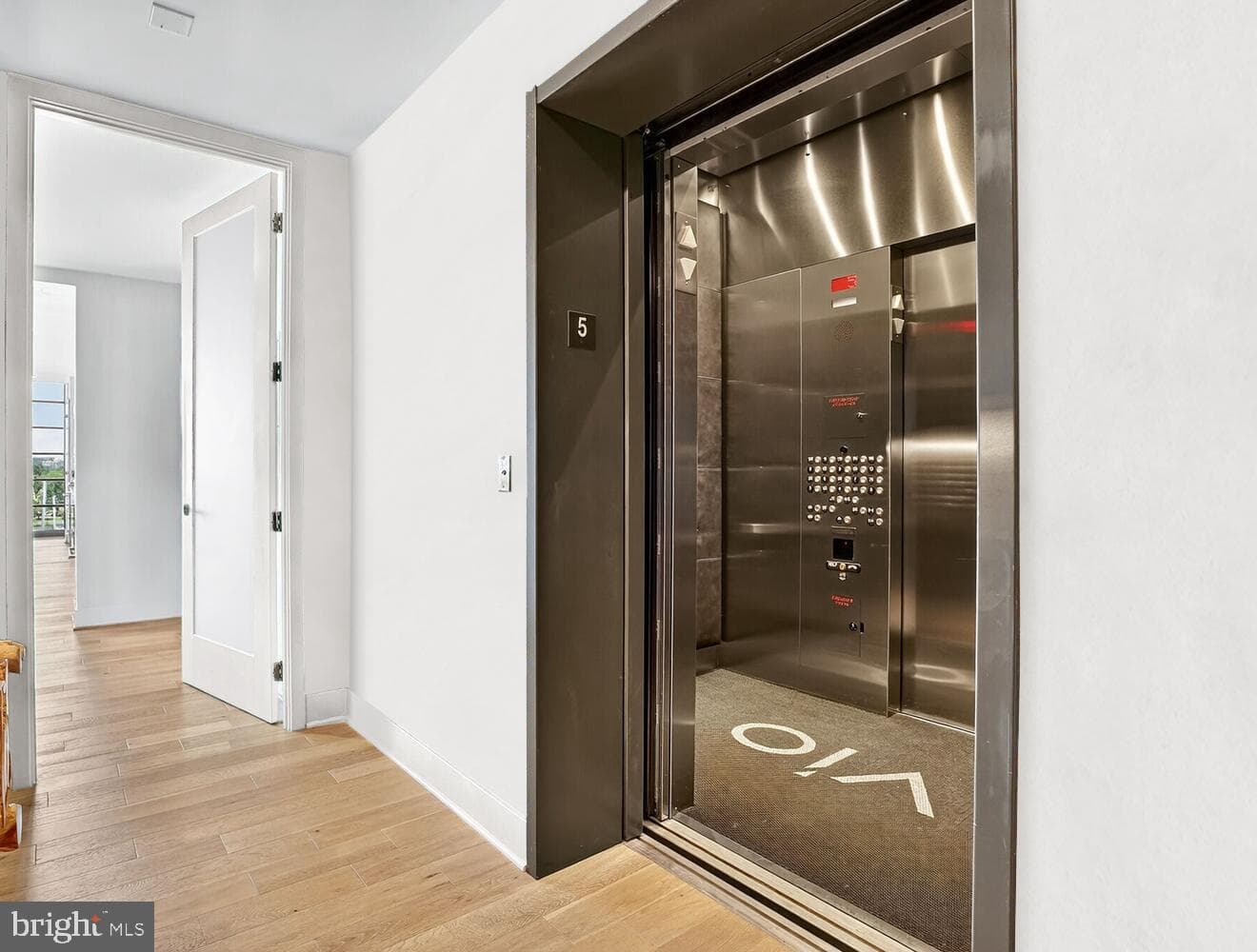 45 Sutton Square SW #509 photo 3