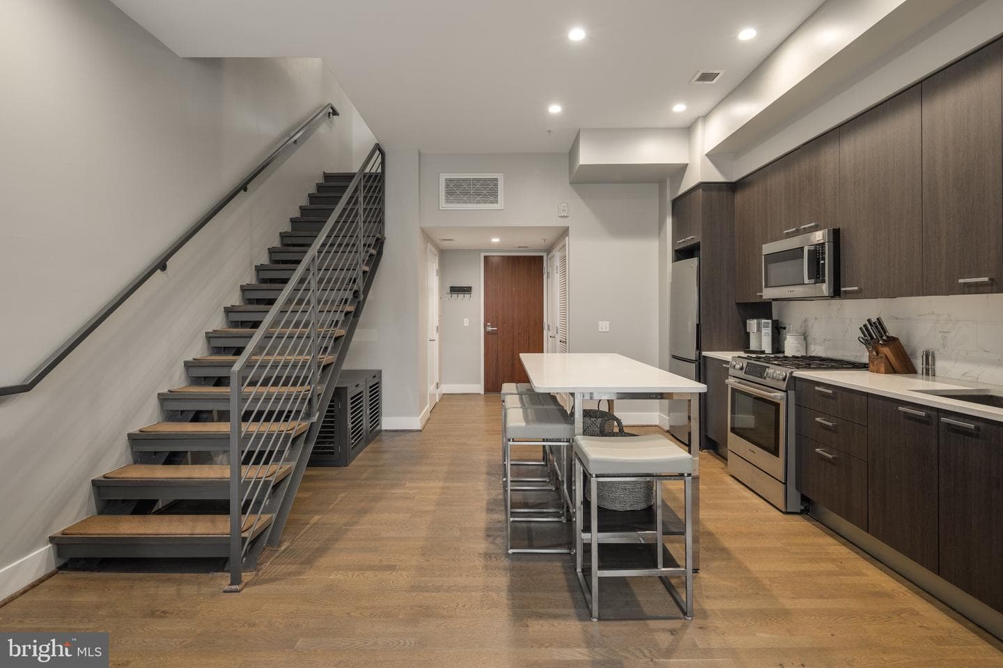 525 SW Water Street SW #404 photo 4