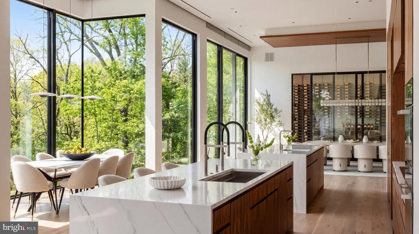 2676 Chain Bridge Road NW photo 16