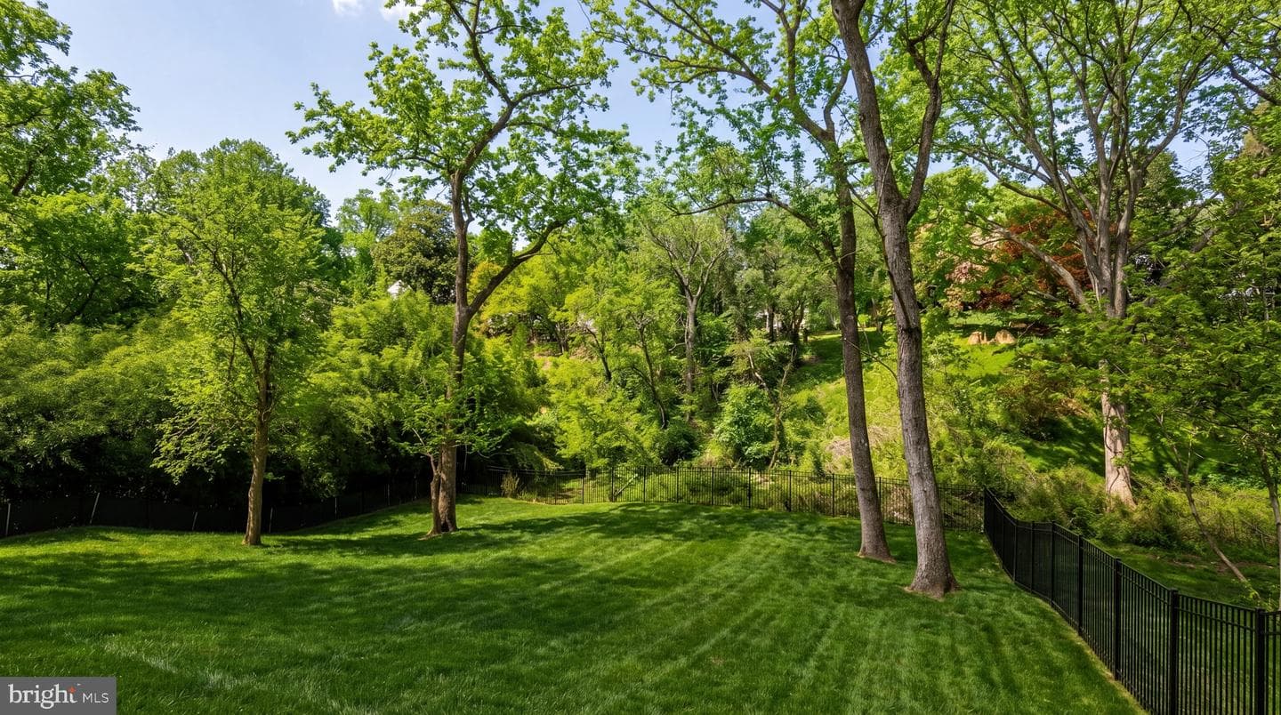 2676 Chain Bridge Road NW photo 46