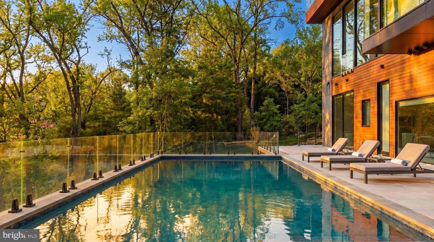 2676 Chain Bridge Road NW photo 48