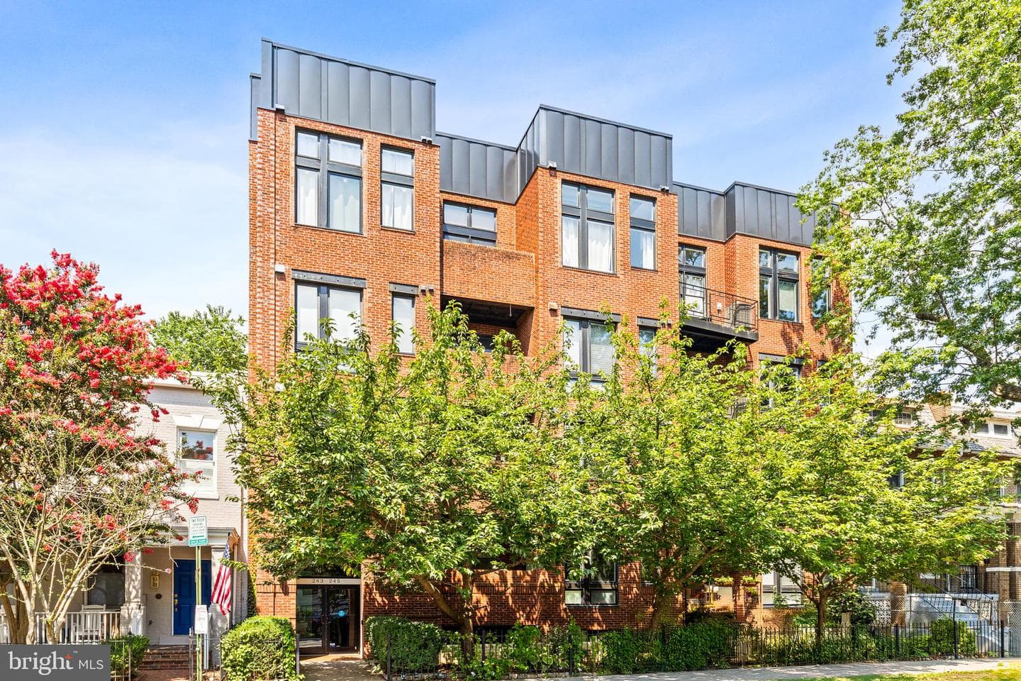 245 15th Street SE #105, Washington