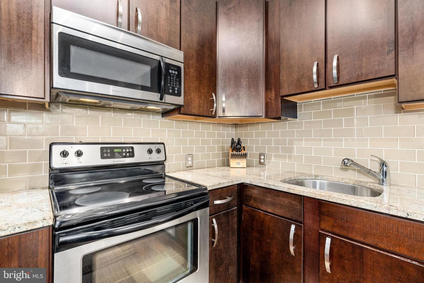 245 15th Street SE #105 photo 4