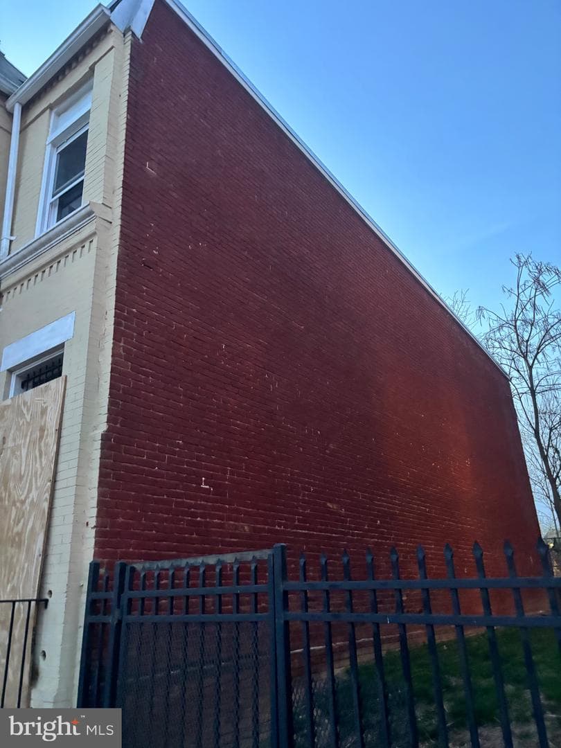 229 Elm Street NW photo 3