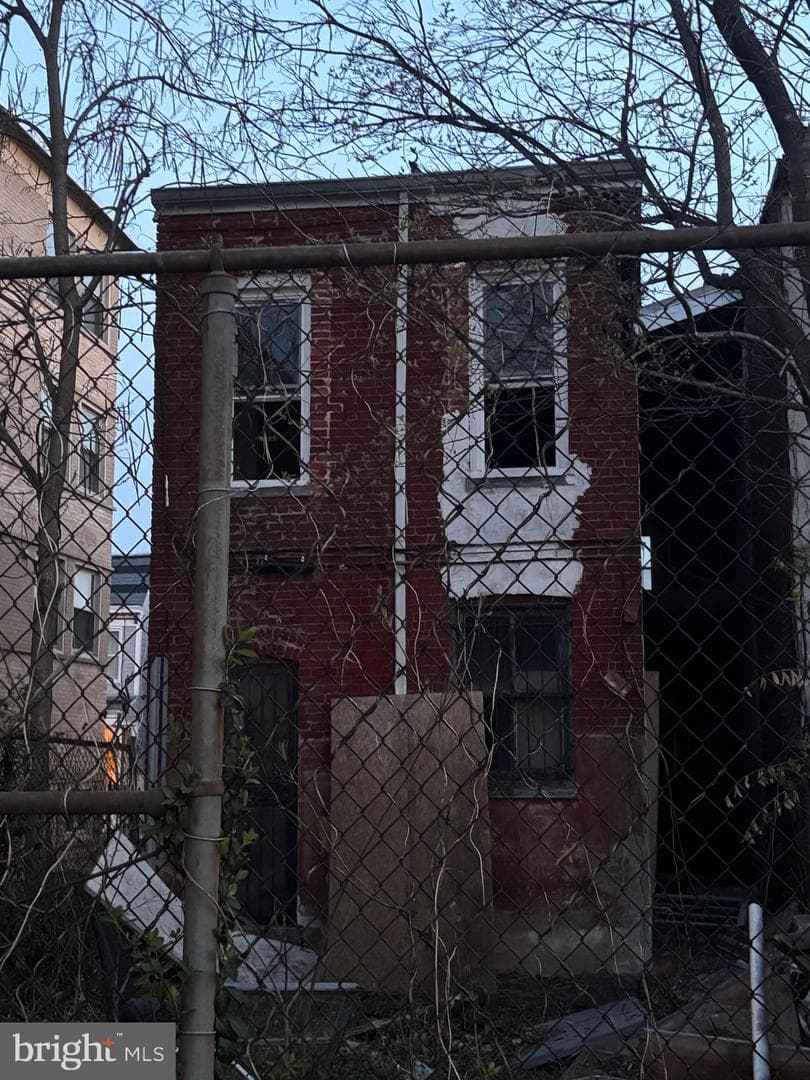 229 Elm Street NW photo 4