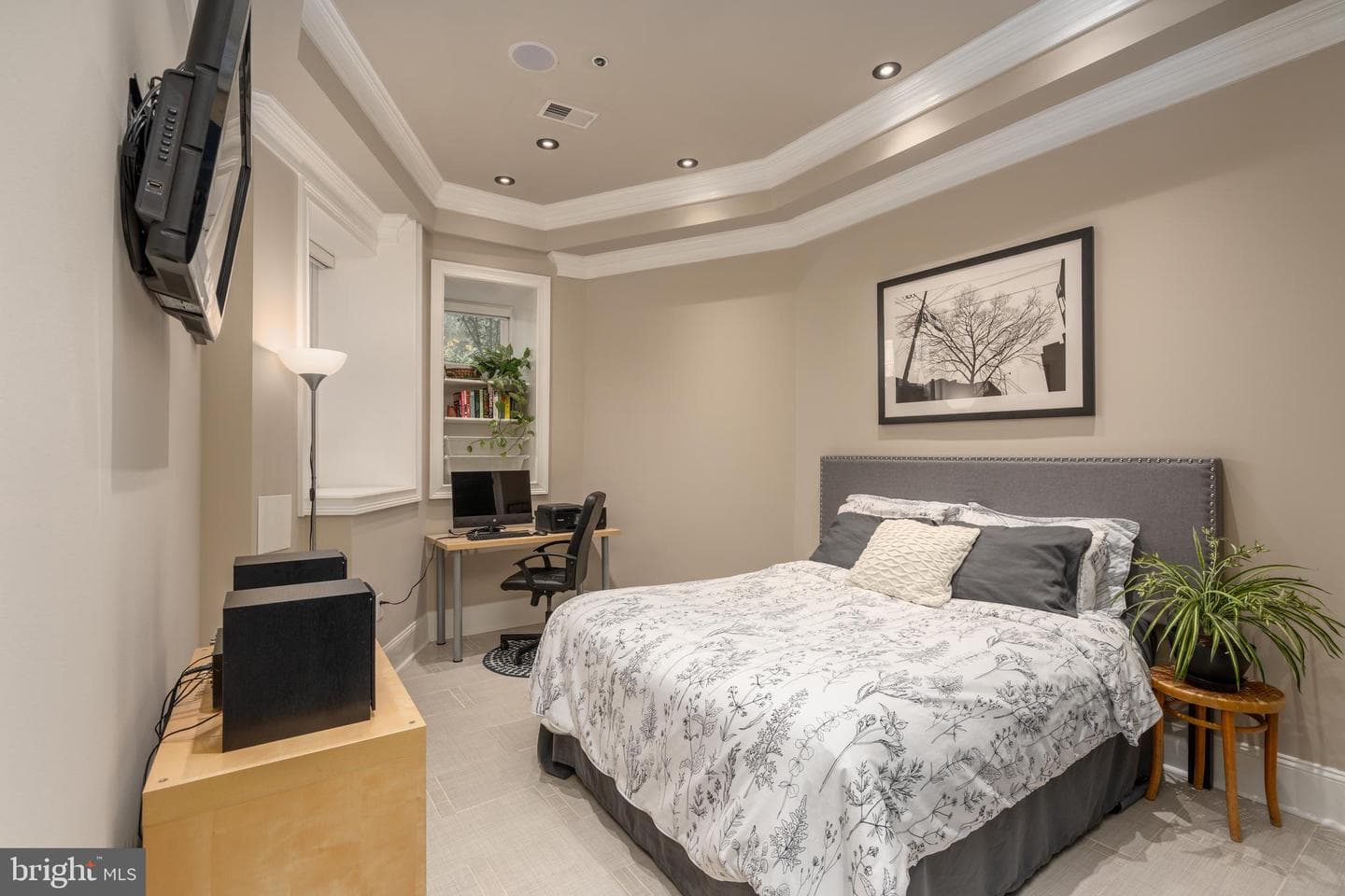 2464 Ontario Road NW #1 photo 13