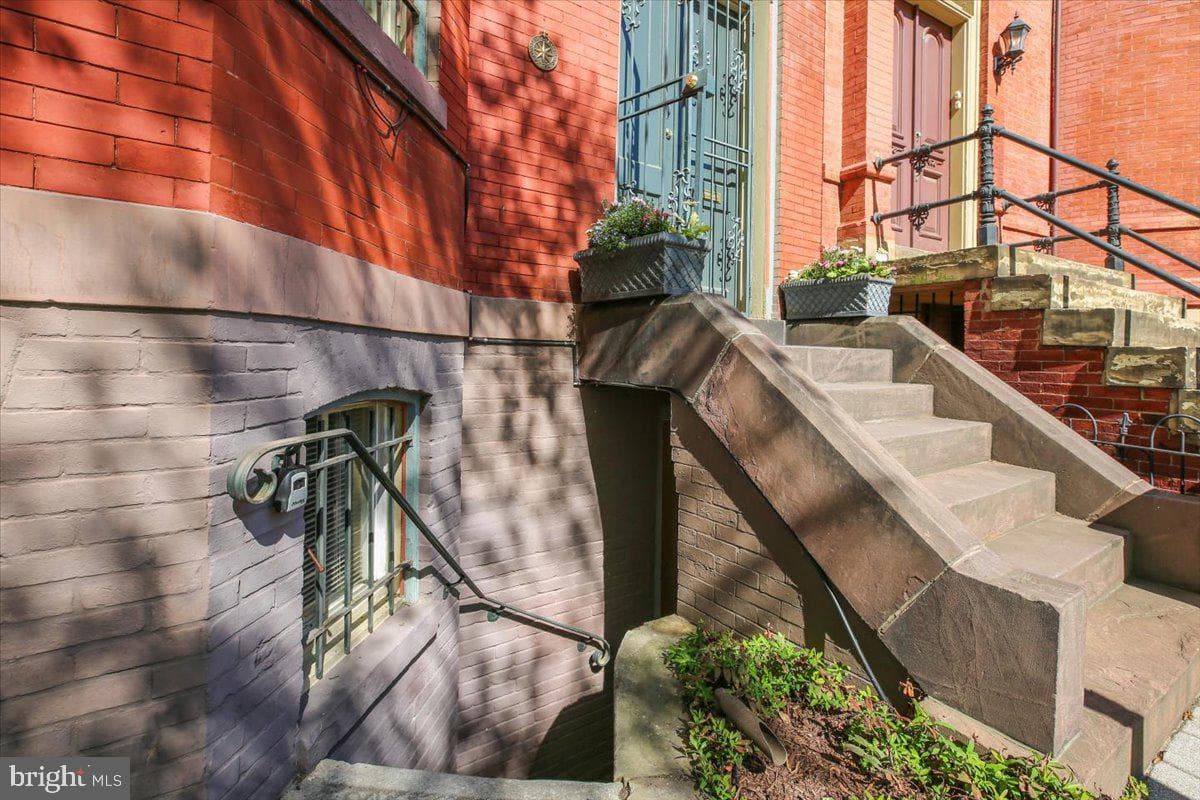 17 Logan Circle NW photo 32