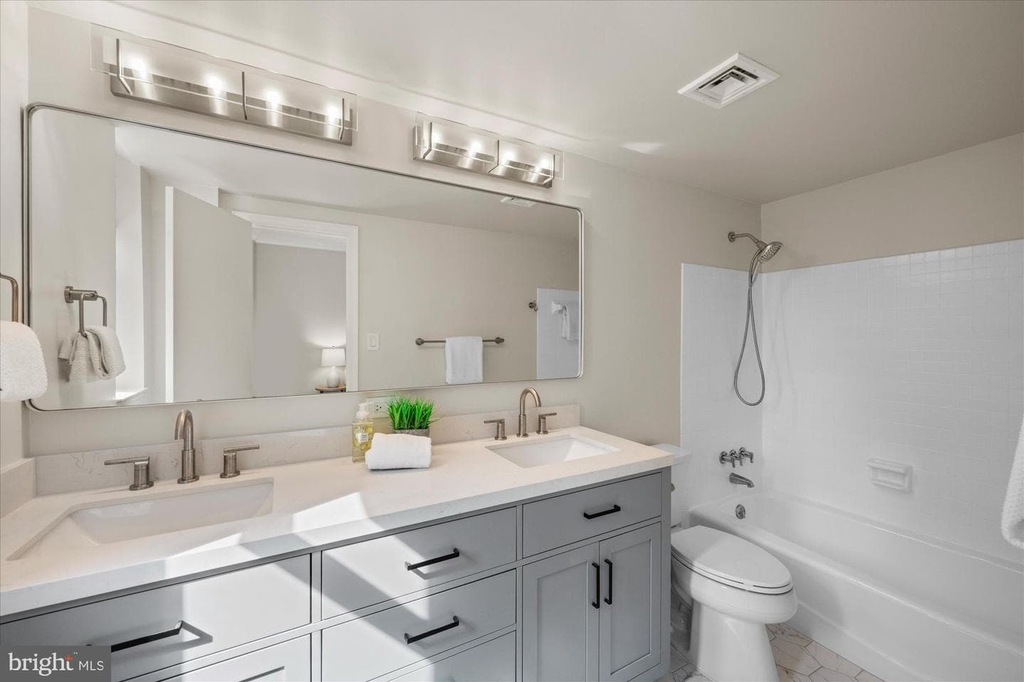 2127 California Street NW #204 photo 11