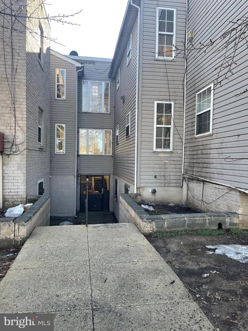 612 Eastern Avenue NE #c02 photo 2