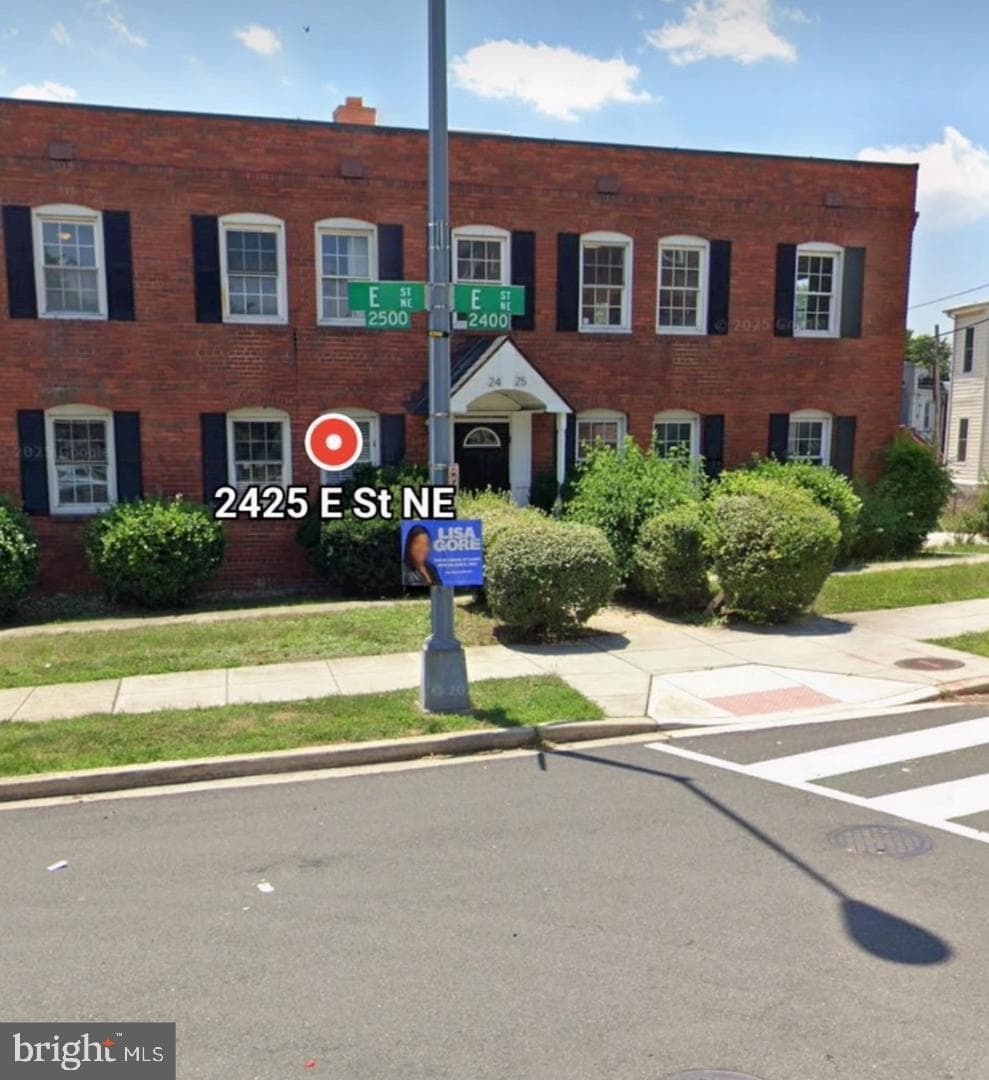 2425 E Street NE photo 1
