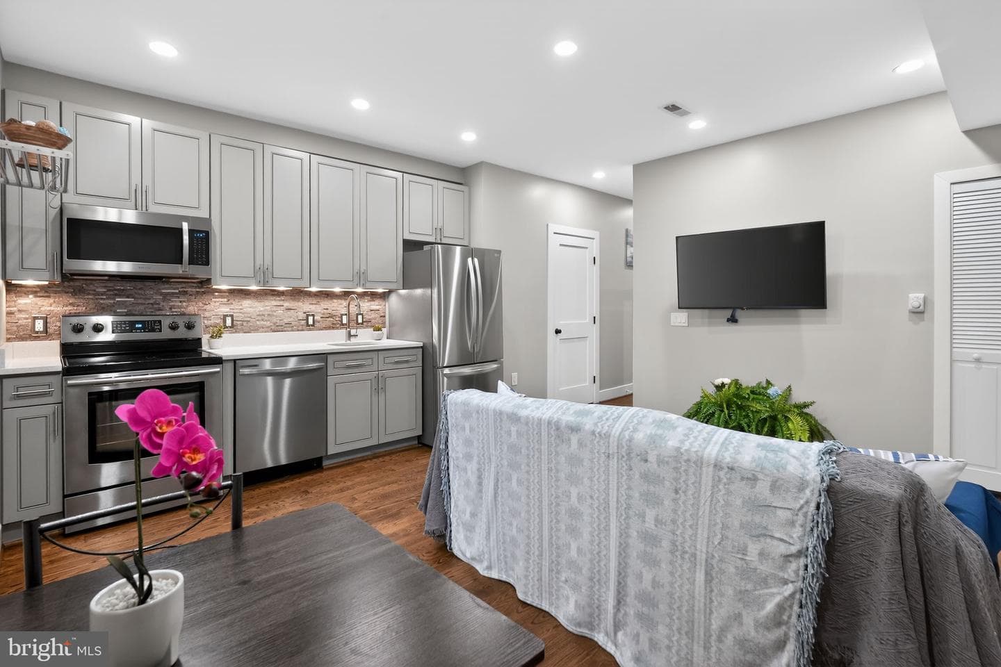 1109 Holbrook Terrace NE #1 photo 10