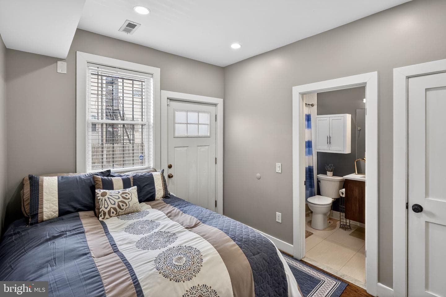 1109 Holbrook Terrace NE #1 photo 11