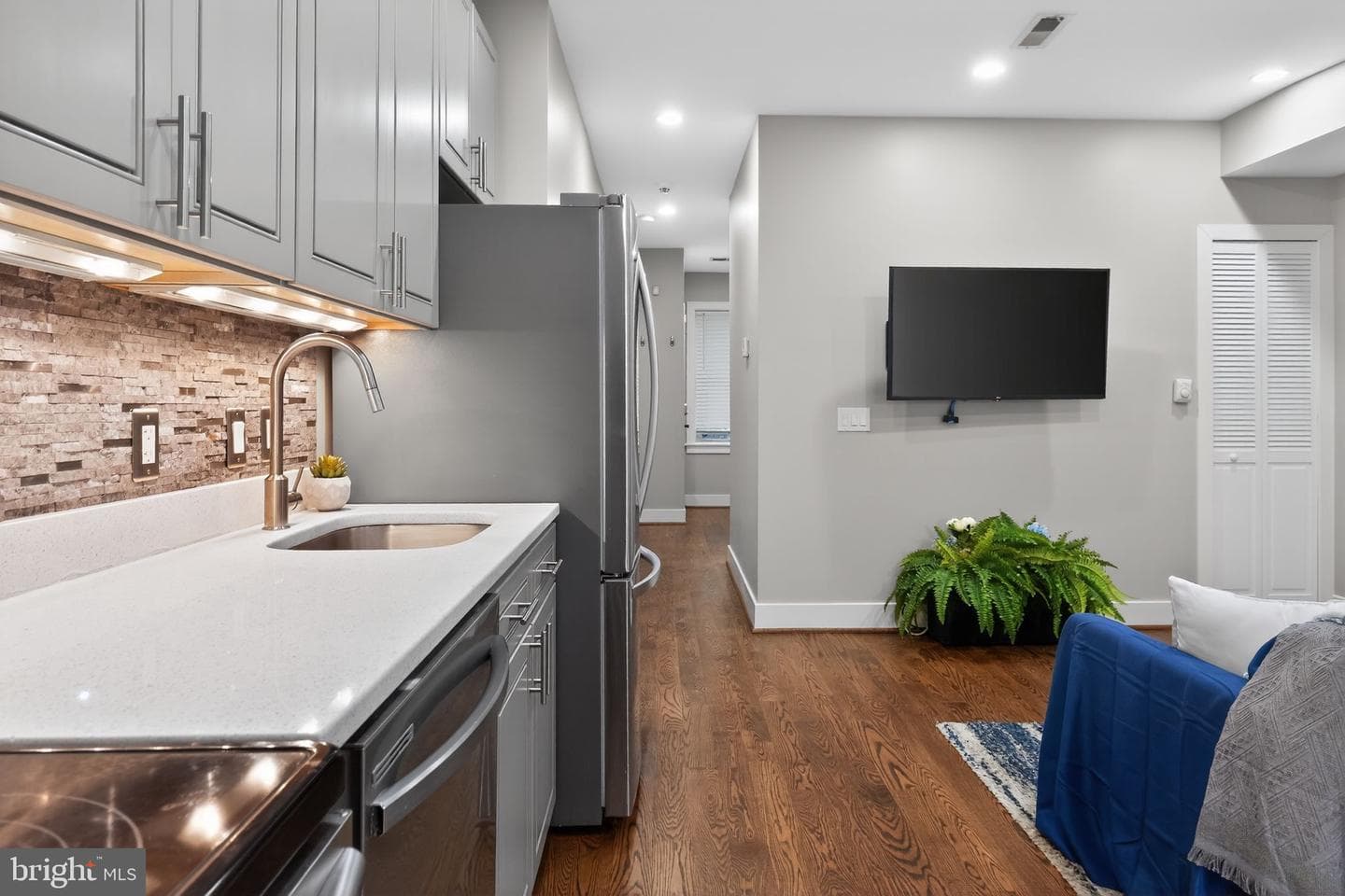 1109 Holbrook Terrace NE #1 photo 24