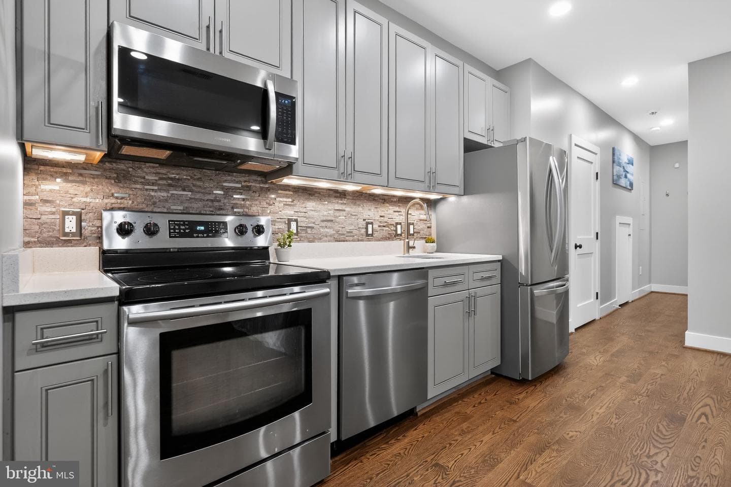 1109 Holbrook Terrace NE #1 photo 25