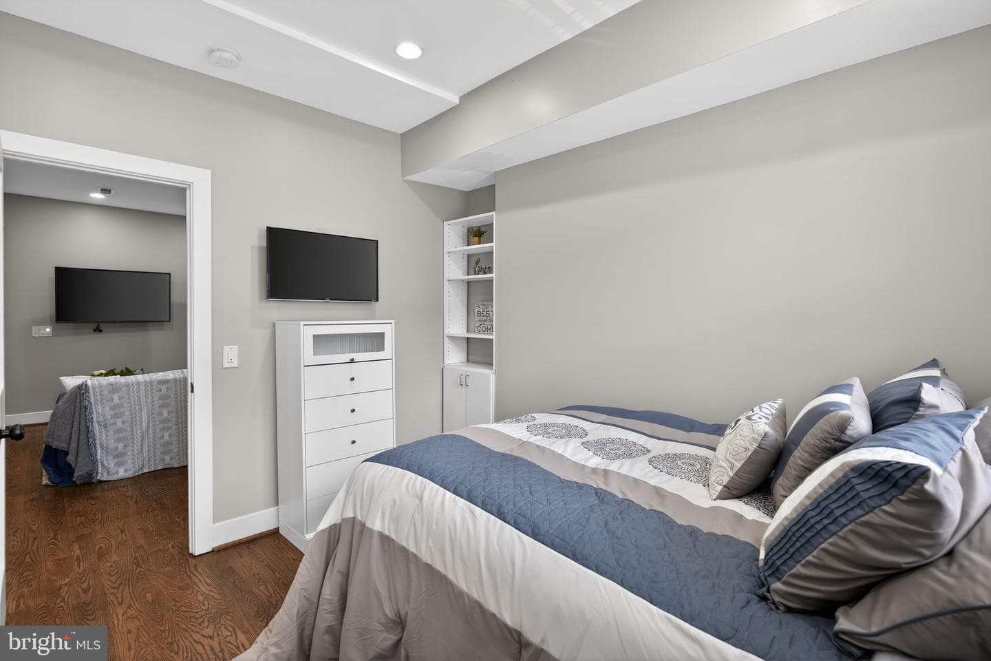 1109 Holbrook Terrace NE #1 photo 27