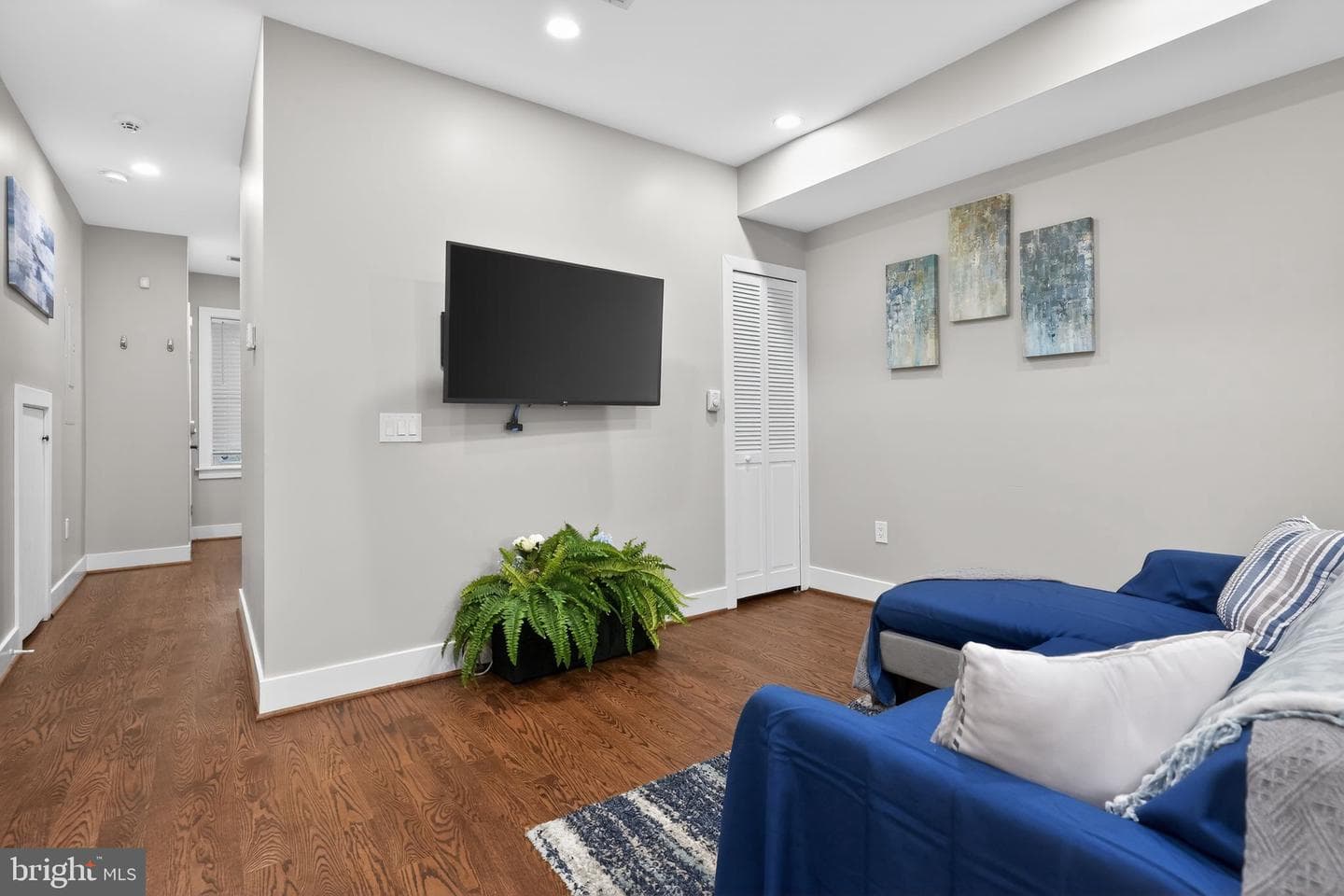 1109 Holbrook Terrace NE #1 photo 7