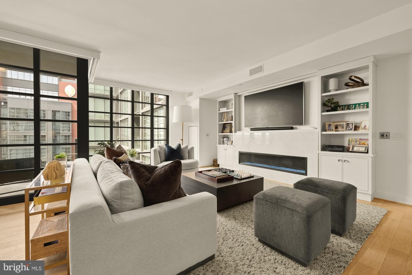 45 Sutton Square SW #906 photo 4