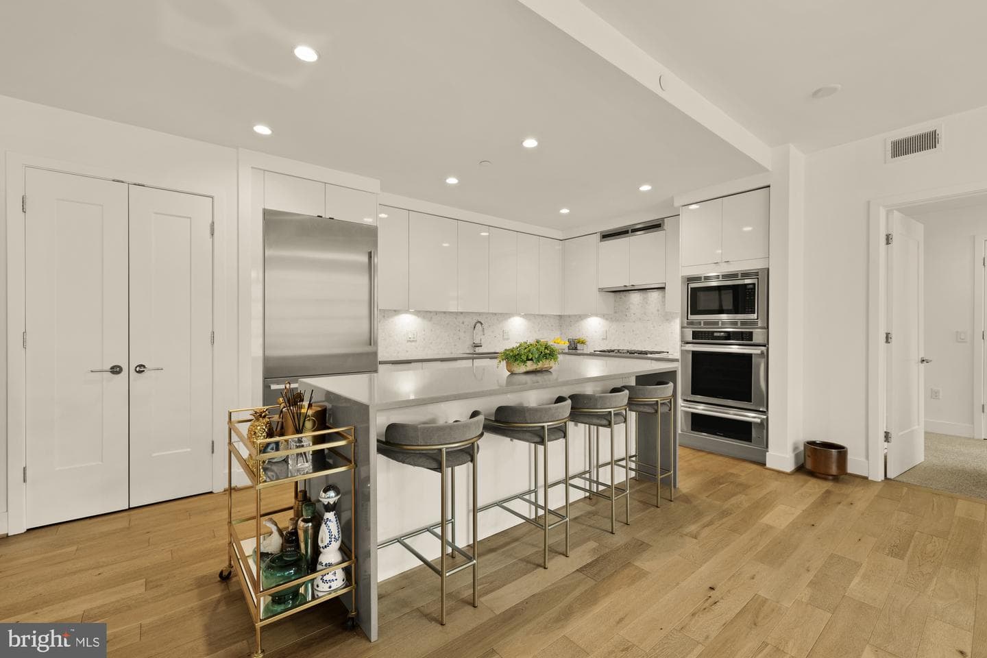 45 Sutton Square SW #906 photo 8