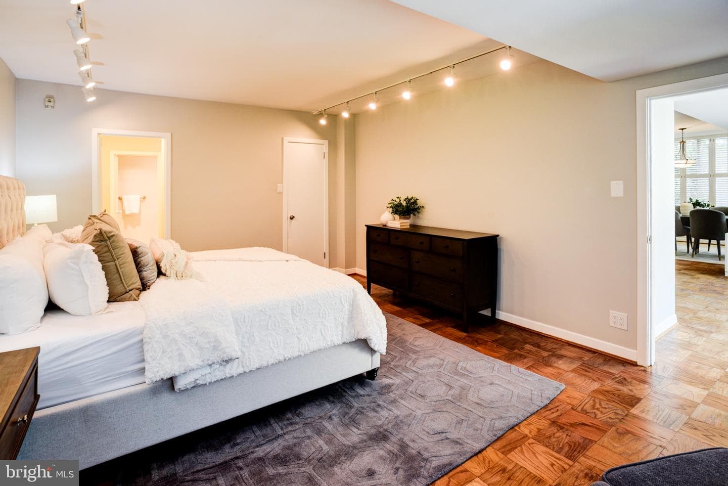 4100 Cathedral Avenue NW #512 photo 31