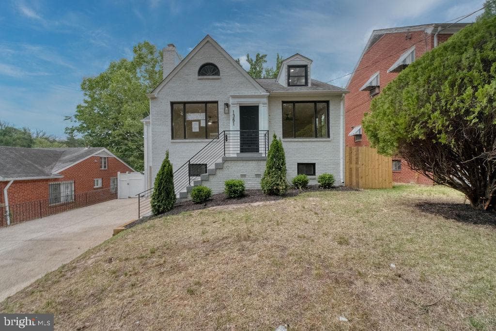 1361 Branch Avenue SE photo 4
