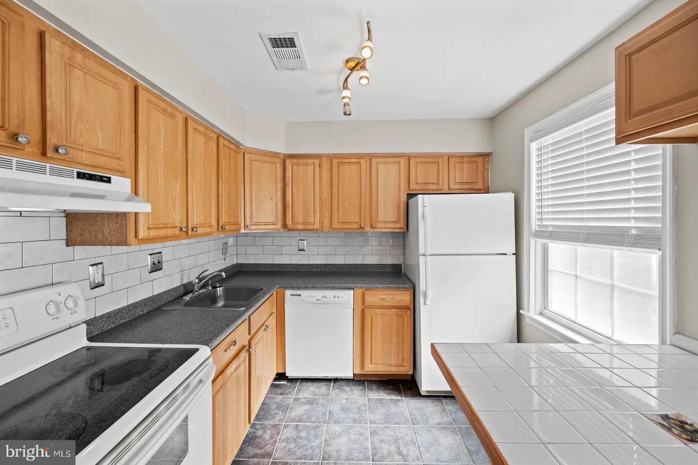 2001 Fort Davis Street SE #102 photo 5