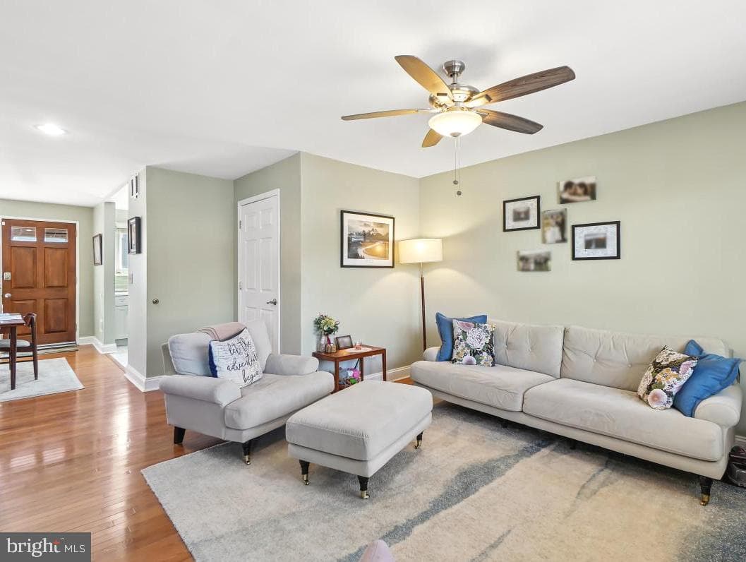 715 Delafield Street NE photo 4