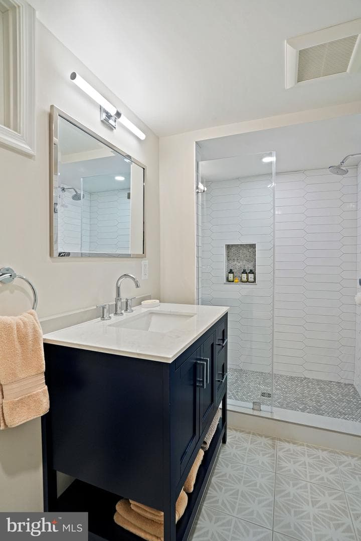 3638 Jocelyn Street NW photo 40