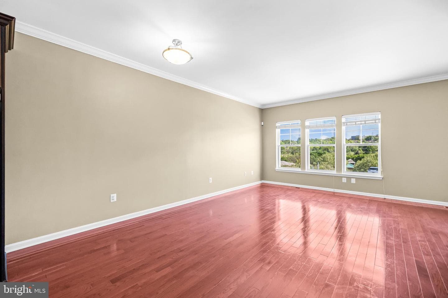 427 Woodcrest Drive SE photo 3