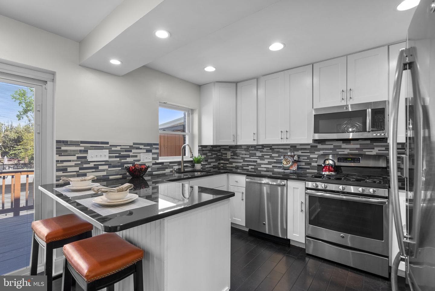 1604 C Street NE photo 8