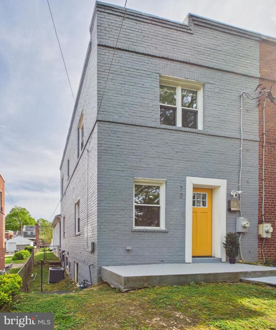 70 Darrington Street SW photo 2