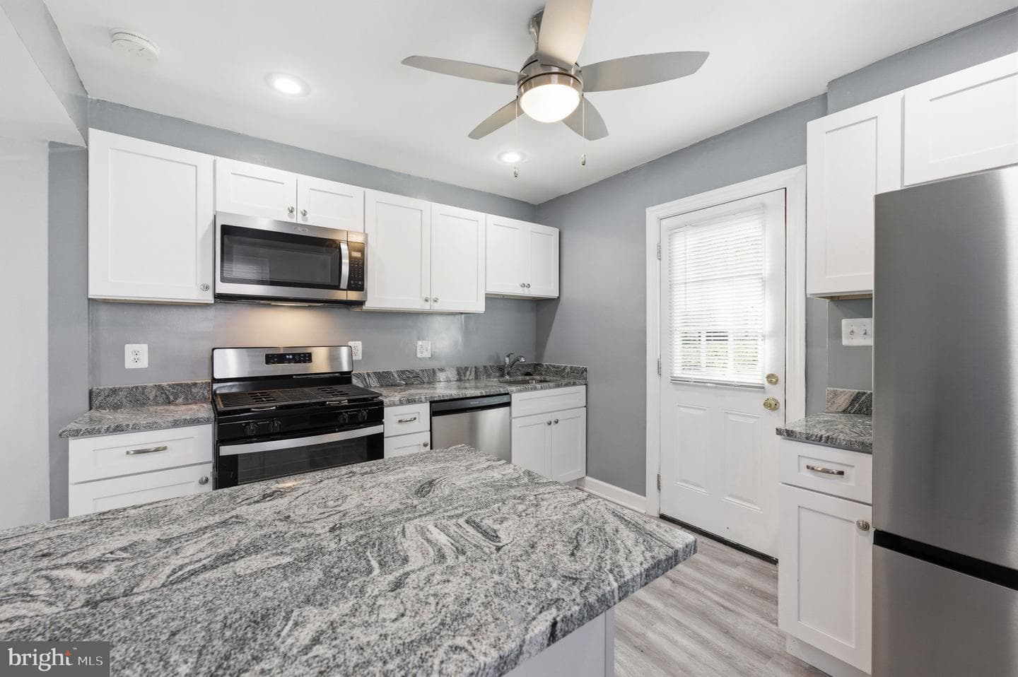 4029 Grant Street NE photo 12