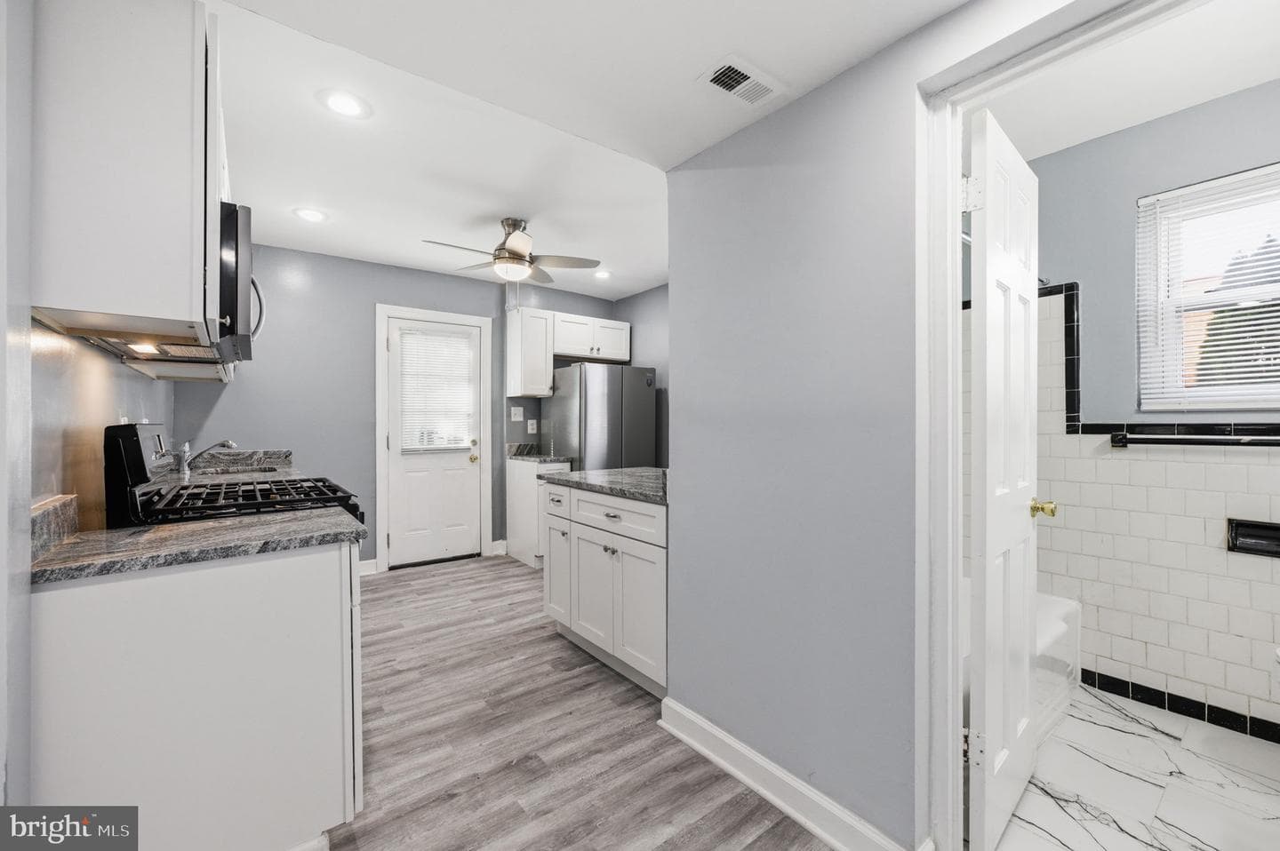 4029 Grant Street NE photo 8