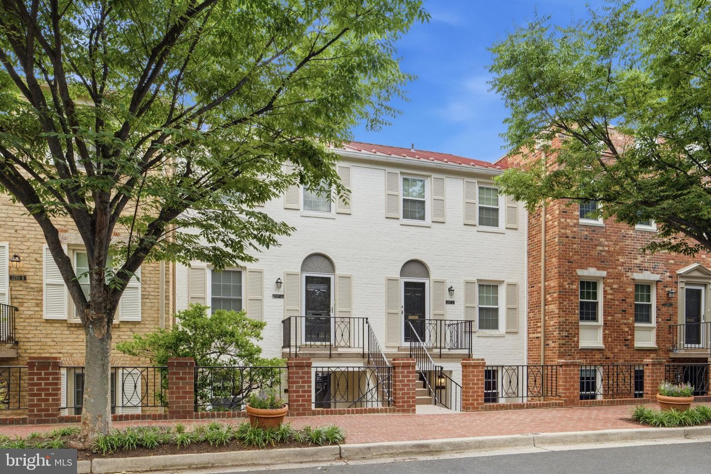 3287 Sutton Place NW #d, Washington