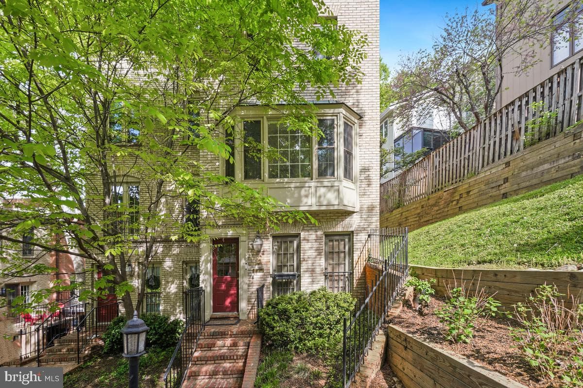 4607 Macarthur Boulevard NW #b photo 2