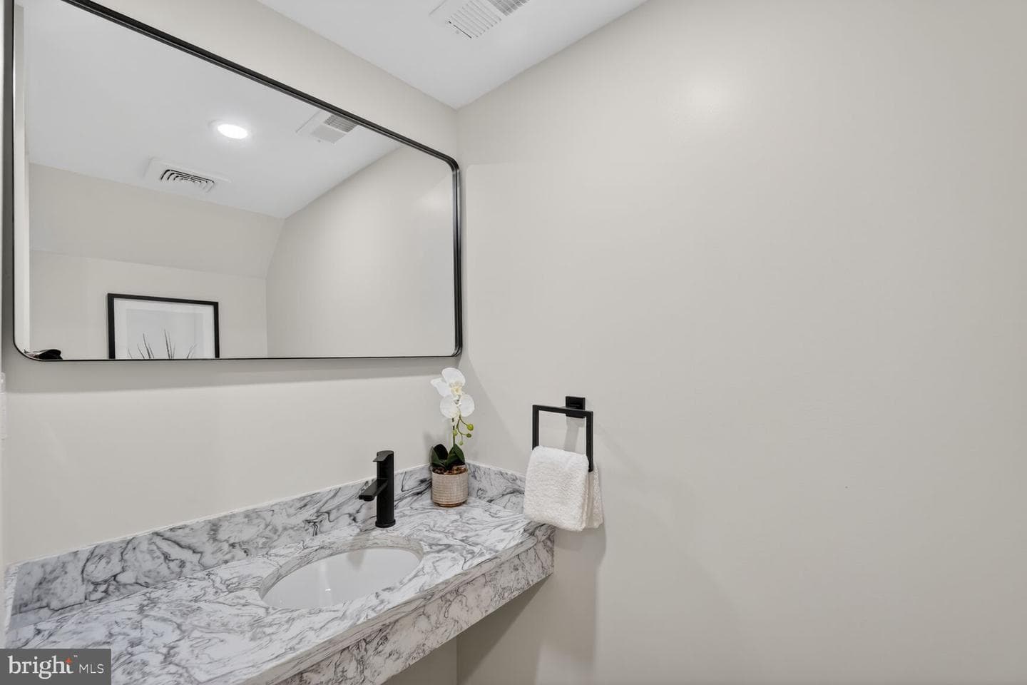 1114 Oates Street NE photo 38