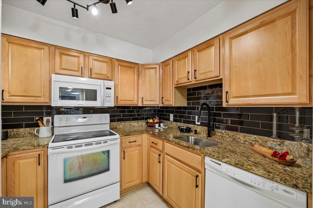 2111 Wisconsin Avenue NW #118 photo 12