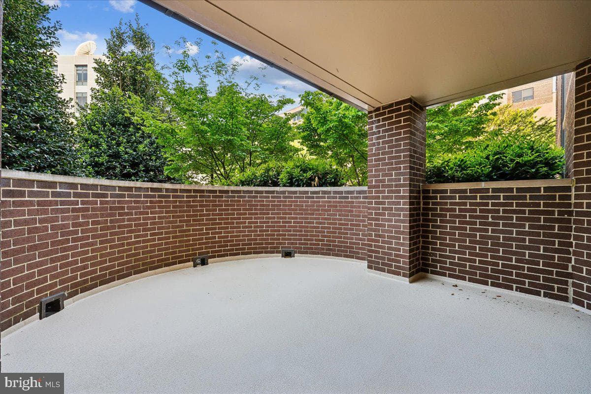 2111 Wisconsin Avenue NW #118 photo 39
