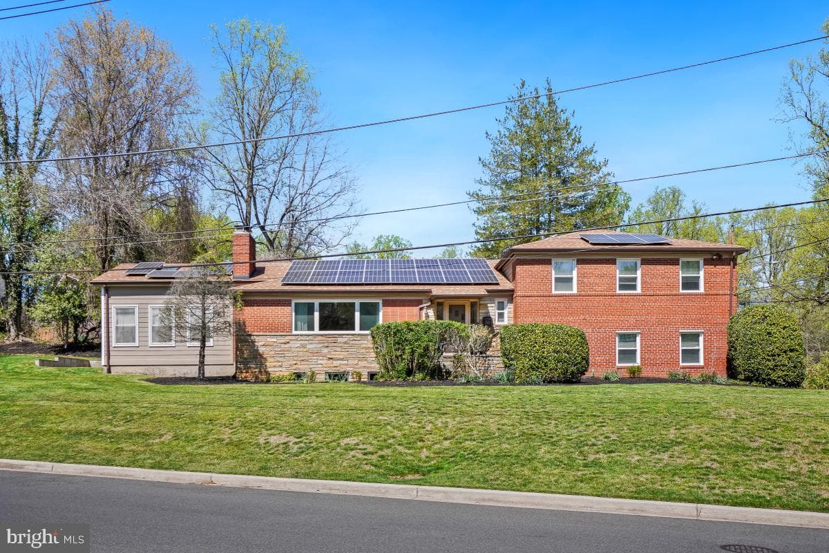 1801 Primrose Road NW photo 2