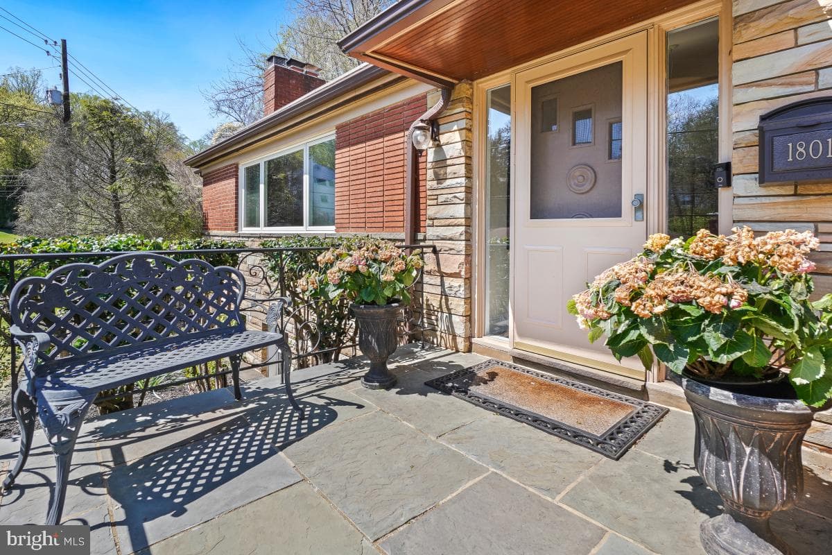 1801 Primrose Road NW photo 6