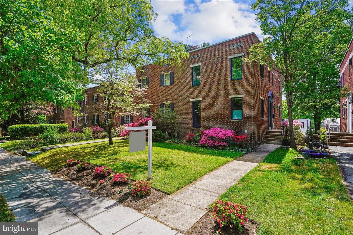 2910 Upton Street NW