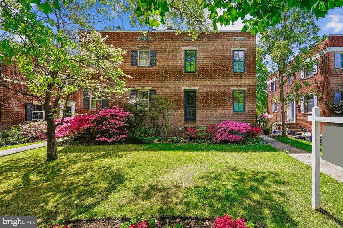 2910 Upton Street NW photo 41