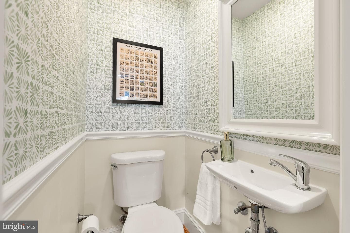 407 Delafield Place NW photo 9