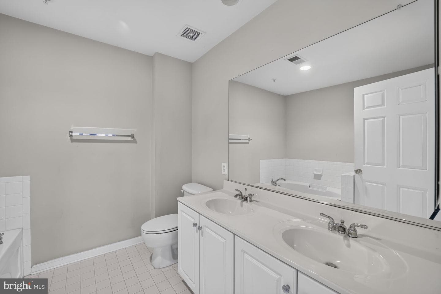 821 Capitol Square Place SW photo 5