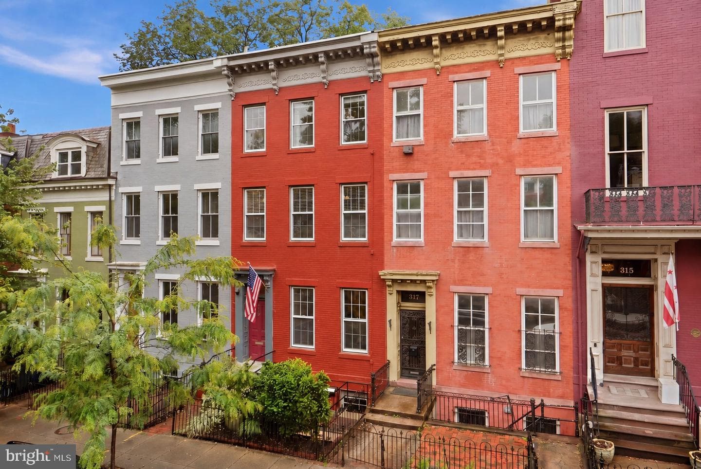 319 C Street SE photo 3