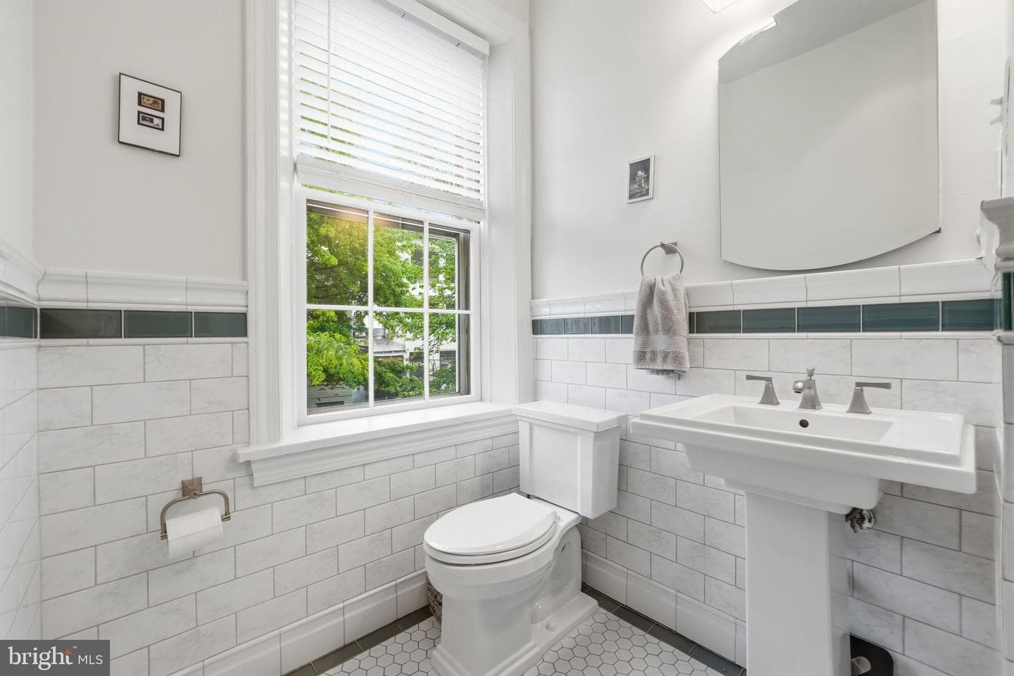 319 C Street SE photo 31